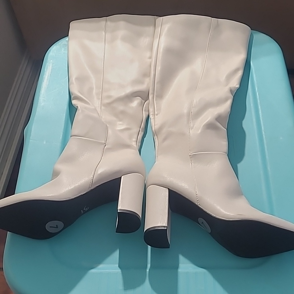 Marc Fisher Elegant Bone/White Tall Women's Boots Size 7 NWOT - Picture 2 of 6